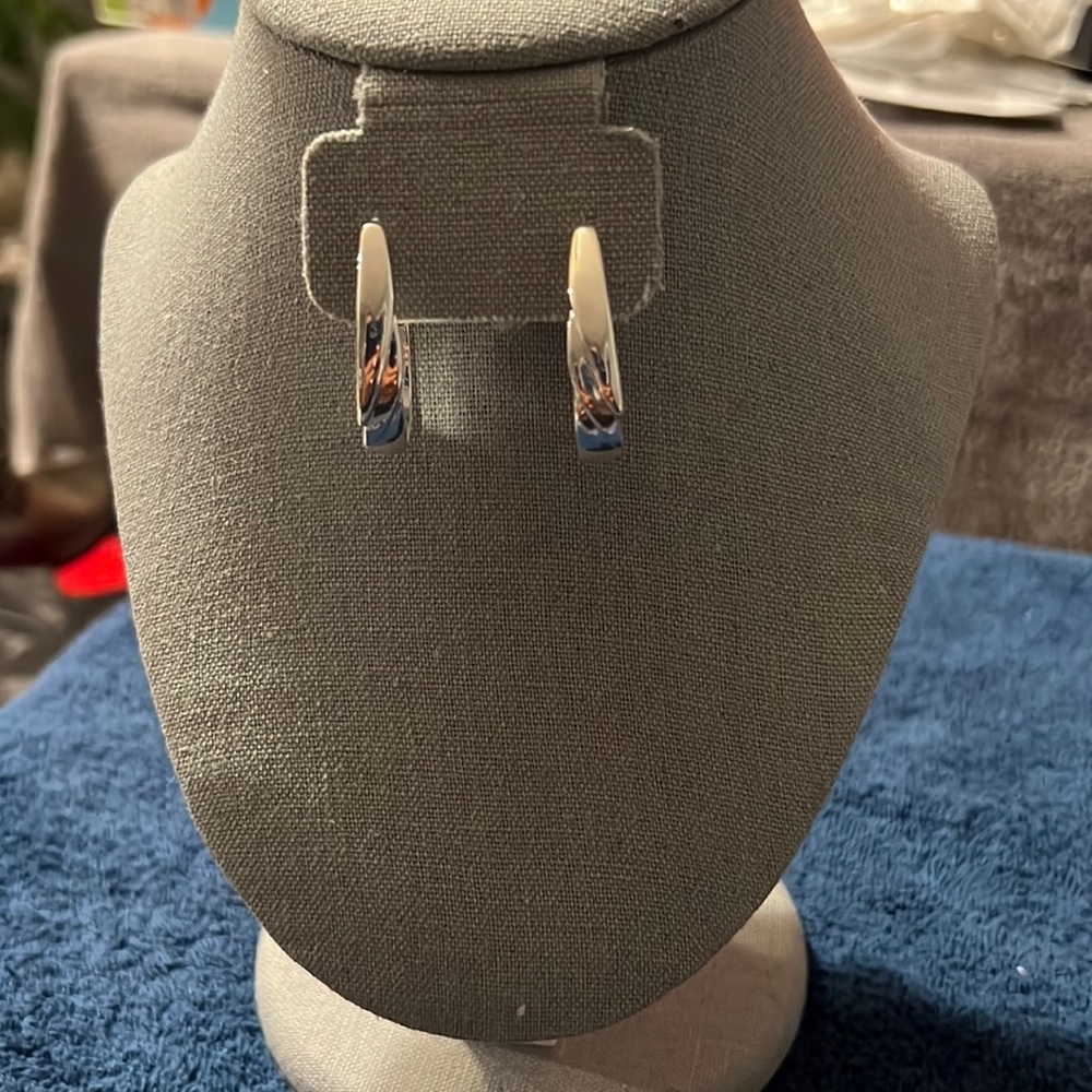 Women’s earrings